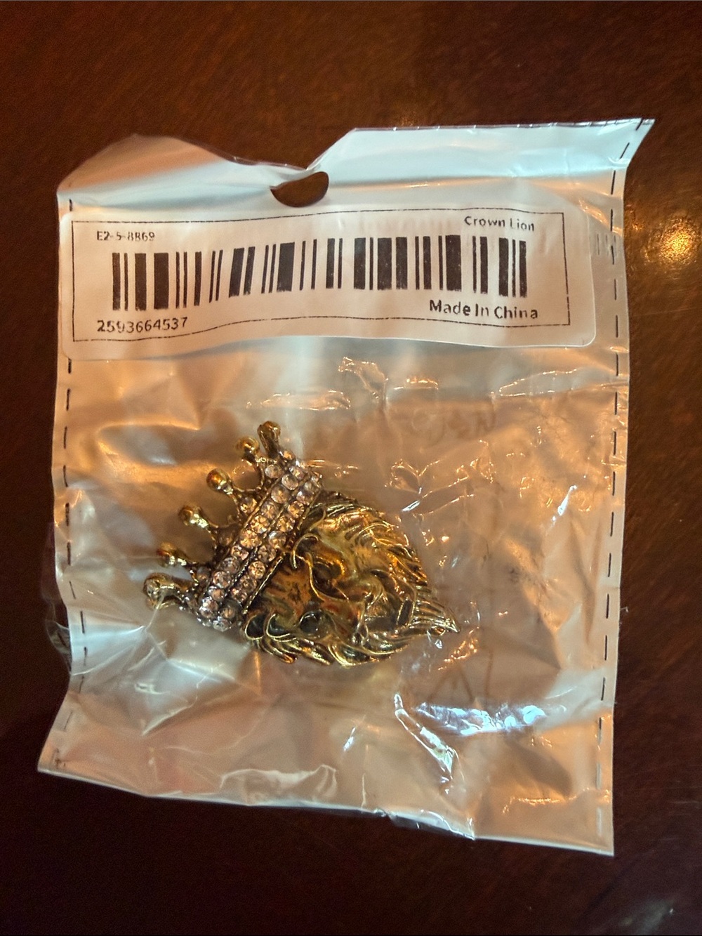 Mans Gold-Tone Lion Head Brooch with Rhinestone Crown